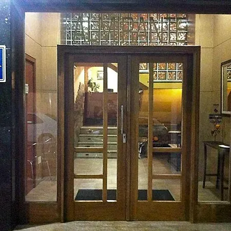 Almirante Ξενοδοχείο *